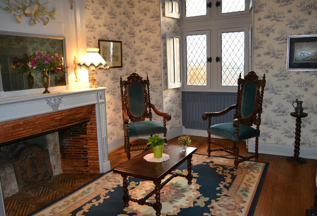 Chateau De Peufeilhoux Vallon-en-Sully Habitación foto