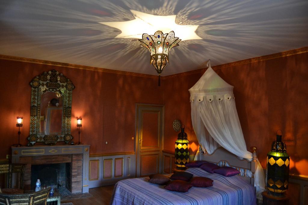 Chateau De Peufeilhoux Vallon-en-Sully Habitación foto